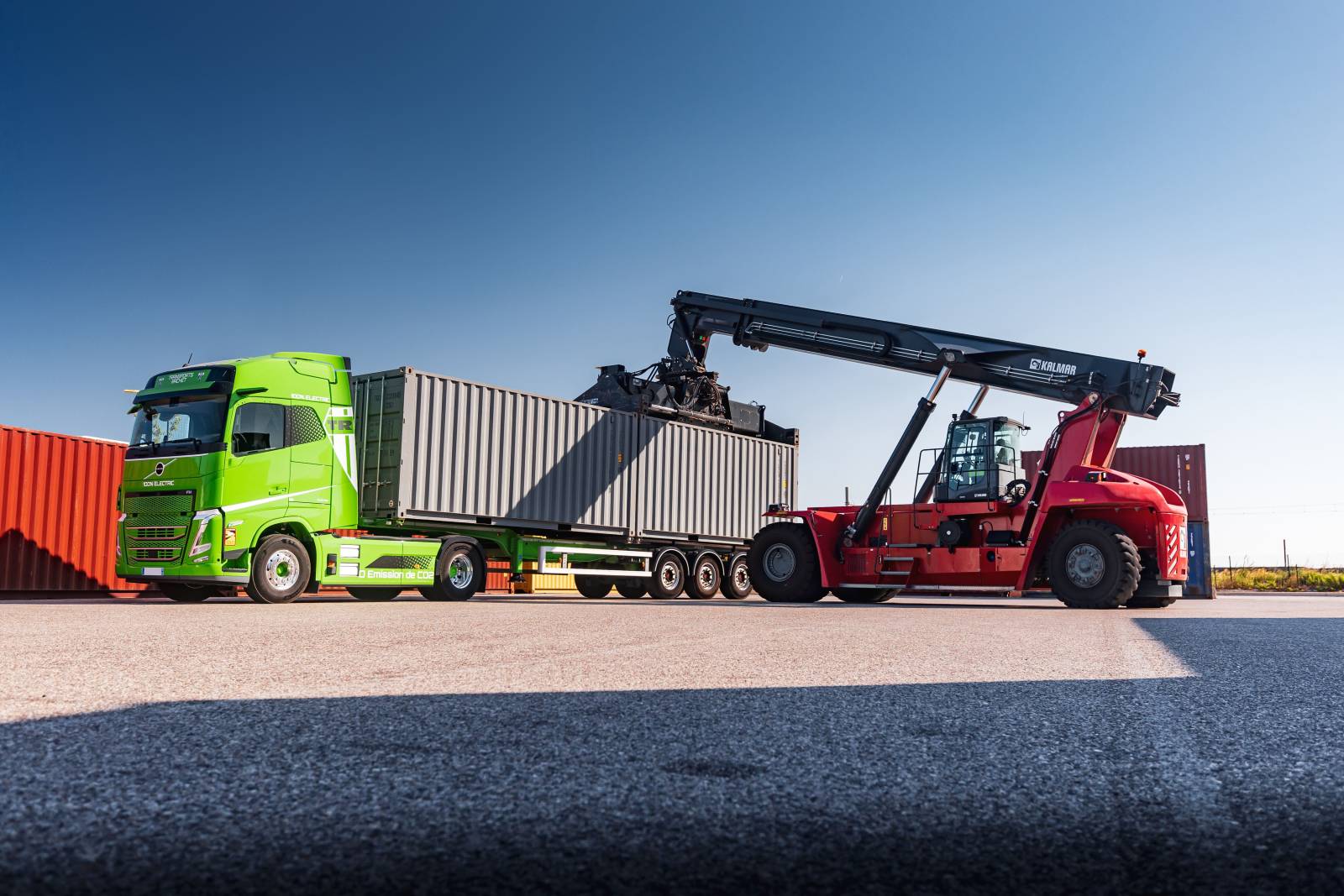 Chargement et déchargement sur zone de stockage à Fos sur Mer