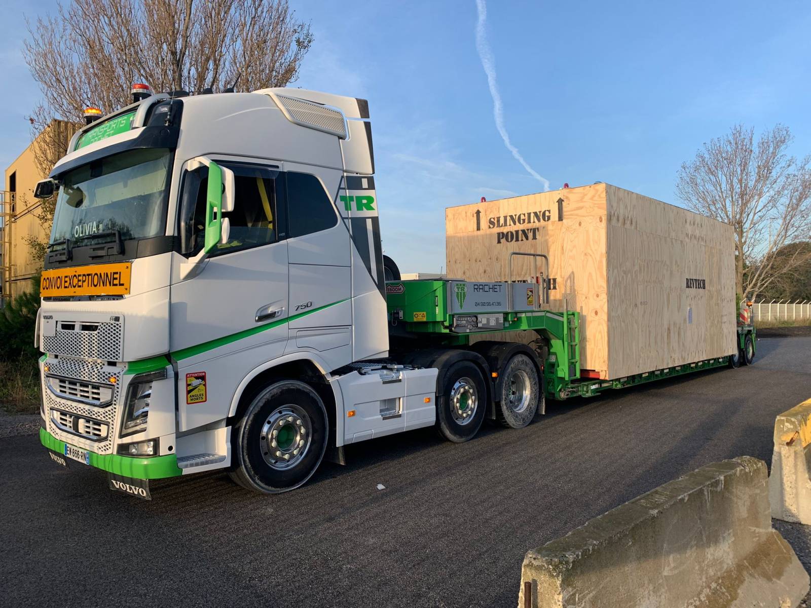 Transport en convoi exceptionnel d'une caisse dans les bouches du rhône