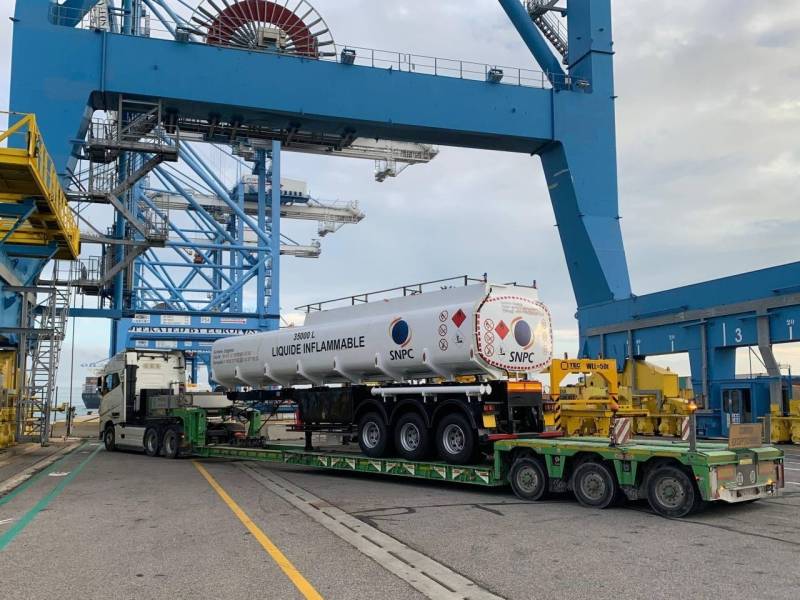 Transport spécifique de remorque citerne au déport du Port de Fos-sur-Mer - Marseille